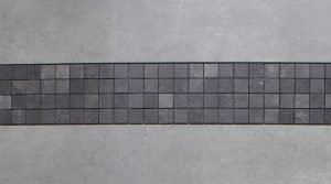 Mosaikfliesen in Betonoptik für moderne Bad- und Wohnbereiche