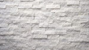 Feinsteinzeugfliesen in Quarzoptik für moderne Innenräume